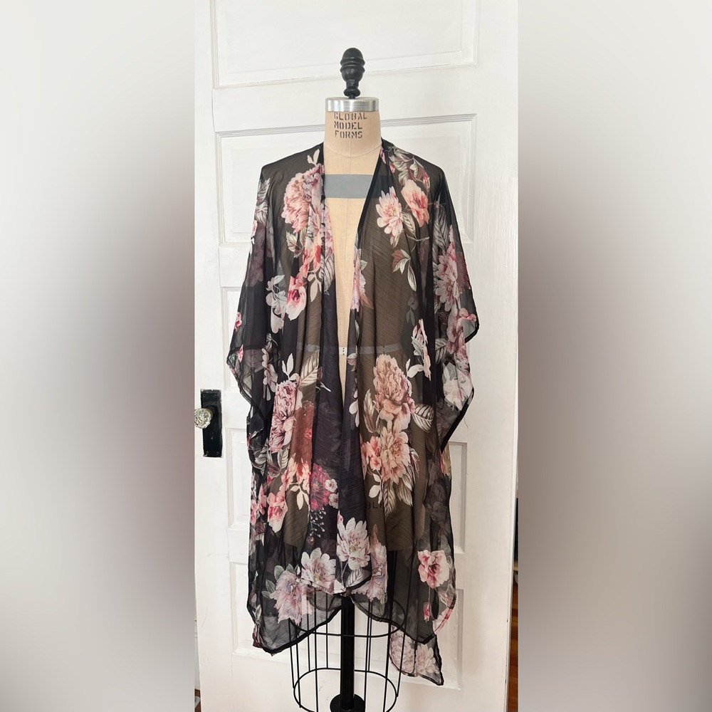 Roses Chiffon Kimono Long Line Black Flower Small Cyn & Luca Cover up